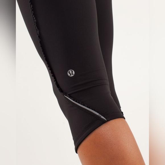 🩴Lululemon Run: Fast And Free Crop in Black / Blazer Fossil - Picture 2 of 16